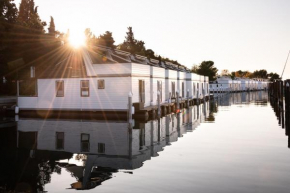 The Sea Lodges - Bootshaus Floating Sea House Portoroz